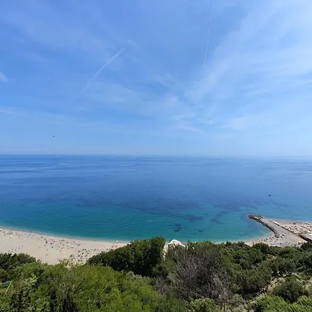 Apartment Design And Sea View Bergeggi